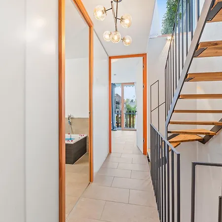 Semesterbostad Bodensee Penthouse 23d - Seesicht - Billiard - Massage - Trambolin - Bbq - Tischkicker - Panorama Exklusive Ohningen